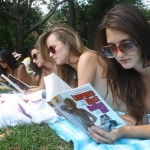 Klub dziewcząt czytających topless kryminały