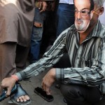 Salman Rushdie nie pojechał do Indii z powodu groźby zabójstwa