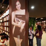 Nagie modelki promują czytanie w chińskich księgarniach