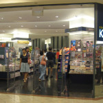 Japońska sieć stacjonarnych księgarń walczy ze sklepami internetowymi. Wykupiła prawie cały nakład nowej książki Murakamiego