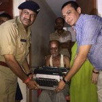 65-latek w Indiach otrzymał od władz nową maszynę do pisania, po tym jak policjant zniszczył mu poprzednią