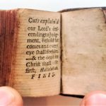 Najmniejsza na świecie drukowana tradycyjnie Biblia sprzed 300 lat trafiła na licytację