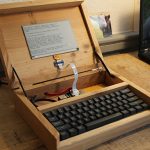 Idealne rozwiązanie dla pisarzy? Francuz zbudował prototyp urządzenia łączącego najlepsze cechy maszyny do pisania i komputera