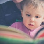 Nowe badanie dowodzi, że wspólne czytanie wpływa łagodząco nie tylko na dzieci, ale również na rodziców