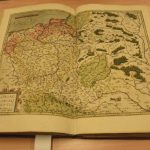 Zabytkowe atlasy wróciły po konserwacji do Biblioteki Raczyńskich