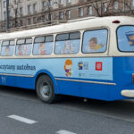 Zaczytany autobus wyjedzie na ulice Warszawy