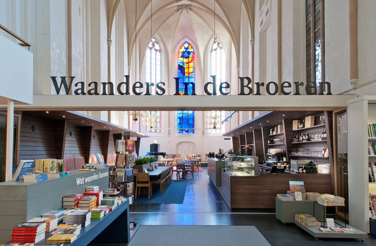 księgarnia w holenderskiej katedrze - 2
