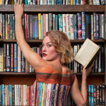 Właścicielka nowojorskiej księgarni prezentuje książkowy bodypainting