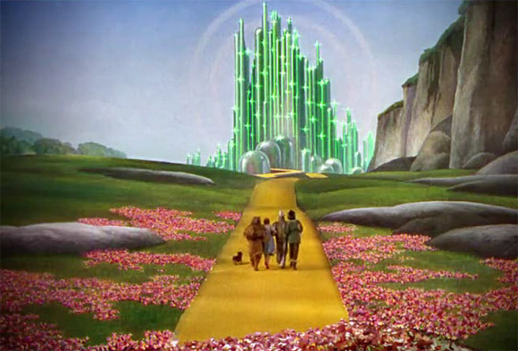 Droga Wybrukowana Żółtą Kostką prowadząca do Szmaragdowego Ogrodu. Kadr z filmu "Czarnoksiężnik z Oz" (1939).