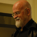 Przeczytamy jeszcze dwie książki Terry?ego Pratchetta. Kidby pracuje już nad ilustracjami do finalnego tomu „Świata Dysku”