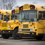 Kierowca zakazał 8-latce czytać książki w szkolnym autobusie, bo zagraża bezpieczeństwu