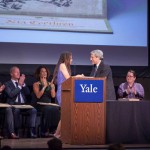 Uniwersytet Yale rozdaje nagrody literackie o wartości 150 tys. dolarów. Laureaci początkowo nie wierzą, bo myślą, że to oszustwo