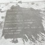 Deszczowa poezja na ulicach Bostonu: wiersze, które ukazują się wyłącznie na mokrych chodnikach