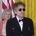 Bob Dylan skontaktował się z Akademią Szwedzką i zaakceptował nagrodę