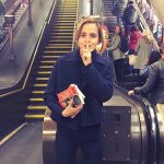 Emma Watson pozostawiła egzemplarze ulubionej książki w metrze