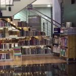 W Dubaju działa księgarnia samoobsługowa oparta na zaufaniu publicznym. Pieniądze za książki zostawiasz w wyznaczonym miejscu