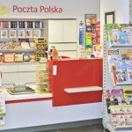 Poczta Polska sprzedaje coraz więcej książek. Po jakie tytuły najchętniej sięgają klienci?