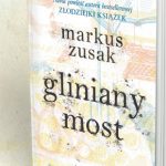 Niełatwa droga do scementowania rodziny ? recenzja książki „Gliniany most” Markusa Zusaka