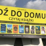 Idź do domu, czytaj książki. W Warszawie stanął wielki billboard z dobrą radą dla wszystkich mieszkańców