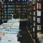 Wzrost czytelnictwa podczas pandemii i książkowe prezenty na święta ratunkiem dla księgarń. Długi księgarzy zaczynają maleć