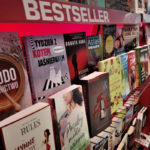 W 2020 roku Poczta Polska sprzedała 3 miliony książek. Jakie publikacje najczęściej kupowali klienci?