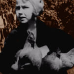 Mała Flannery O’Connor pokazuje kurę chodzącą do tyłu. Zobacz archiwalny film i poznaj okoliczności jego powstania