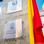 W Warszawie odsłonięto tablicę upamiętniającą Julię Hartwig. „Mieszkańcy pamiętają i chcą pamiętać o swoich literackich sąsiadach”