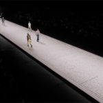 Najnowsza kolekcja Diora w hołdzie dla Jacka Kerouaca. Na pokazie modele chodzili po wybiegu wyłożonym gigantyczną repliką manuskryptu „W drodze”