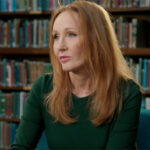 J.K. Rowling otrzymała śmiertelne pogróżki, po tym jak potępiła atak na Salmana Rushdiego. Szkocka policja wszczyna śledztwo