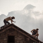Opowieść o pięknie gór i znaczeniu przyjaźni. Ekranizacja „Ośmiu gór” Paola Cognettiego w maju w kinach. Zobacz zwiastun