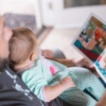 Ojcowie znacznie rzadziej czytają swoim dzieciom niż matki. Ruszyła ogólnopolska kampania, która ma to zmienić
