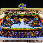 Odtworzono z klocków Lego scenę wręczenia Wisławie Szymborskiej literackiej Nagrody Nobla